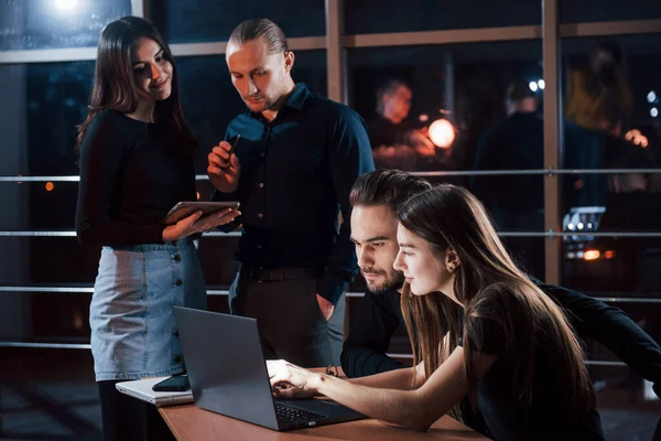 Important Distract Team Young Business People Works Project Night Time — Stockfoto