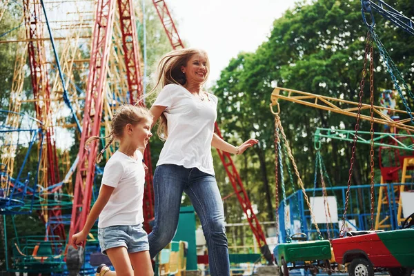 Running Playing Cheerful Little Girl Her Mother Have Good Time — Stock Photo, Image