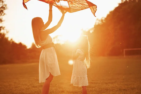 Gonna Fly Mother Daughter Have Fun Kite Field Beautiful Nature — Stock Photo, Image