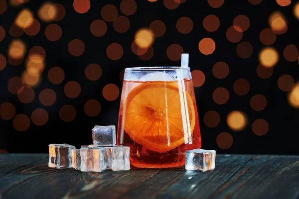 Süße Orange Glas Cocktail Ist Fertig Auf Dem Holztisch Nachtclub — Stockfoto