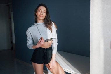 Yeni bir gün geldi. Günümüz mutfağında hafta sonları evde olan bir kız..