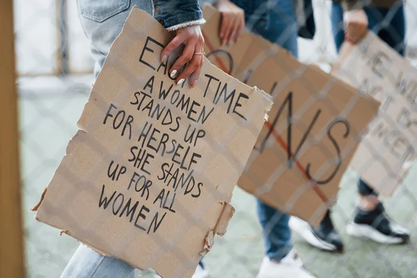 Fotografía Recortada Grupo Mujeres Feministas Protestan Por Sus Derechos Aire — Foto de Stock