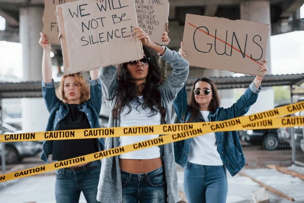 Fördern Sie Die Anforderungen Gruppe Feministischer Frauen Protestiert Für Ihre — Stockfoto