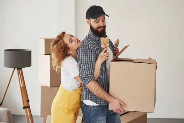 Het Werk Wacht Gelukkig Stel Samen Hun Nieuwe Huis Beweging — Stockfoto