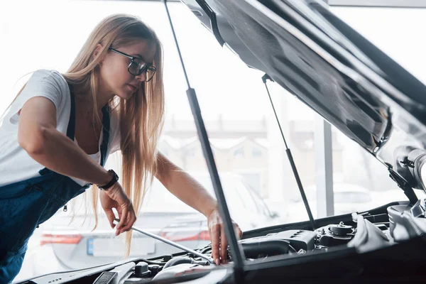 Seu Automóvel Está Nas Mãos Certas Belo Trabalho Carro Viciado — Fotografia de Stock