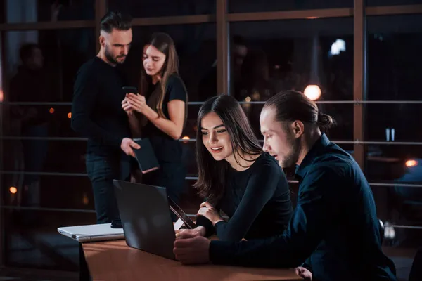 Nous Devons Suivre Notre Plan Une Équipe Jeunes Gens Affaires — Photo