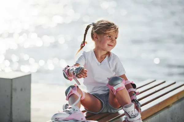 Cute Little Girl Roller Skates Outdoors Lake Background — Stock Photo, Image