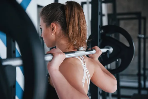 Vista Trasera Foto Hermosa Mujer Rubia Gimnasio Fin Semana — Foto de Stock