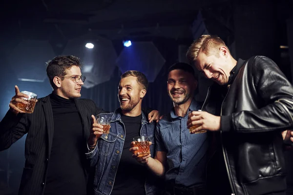 Konzeption Des Nachtlebens Die Leute Haben Spaß Verein Mit Alkohol — Stockfoto
