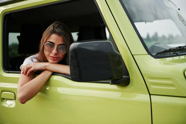 Pretty Woman Green Modern Car Posing Camera — Stock Photo, Image