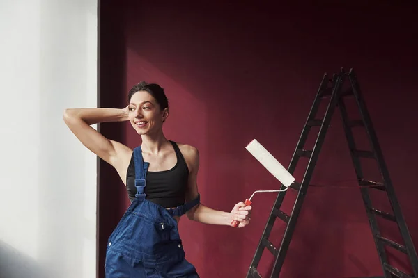 Positive Emotions Young Housewife Decided Glue Wallpaper Her New House — Stock Photo, Image