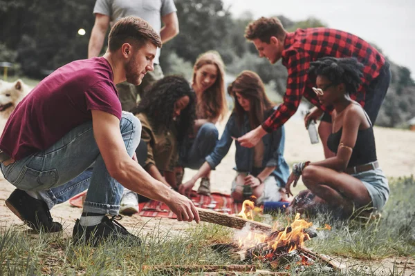 Classic Campfire Party Group People Have Picnic Beach Friends Have — Stockfoto