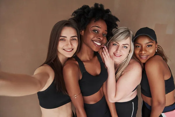 Don Need Photographer Anymore Group Multi Ethnic Women Standing Studio — Stockfoto