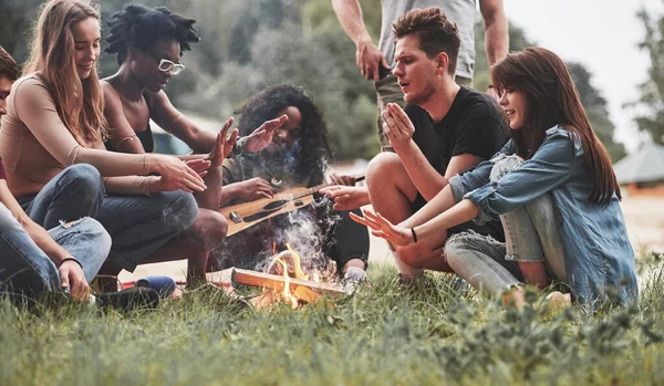 Vacation Group People Have Picnic Beach Friends Have Fun Weekend — Stockfoto