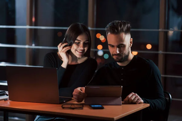 Det Här Ser Bra Teamet Unga Affärsmän Arbetar Med Sitt — Stockfoto