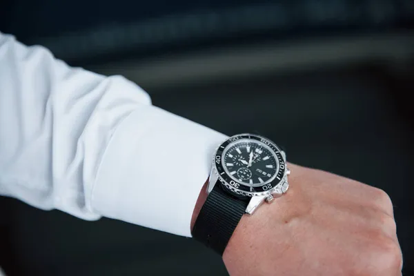 Close Photo Man Hand Suit Luxury Watch — Stock Photo, Image