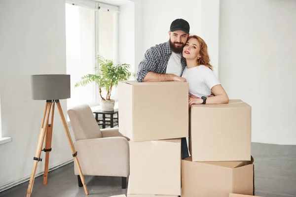 Room Full Boxes Happy Couple Together New House Conception Moving — Stock Photo, Image