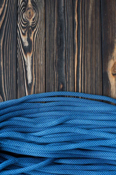 Napůl Pokrytý Stůl Kabelem Izolovaná Fotografie Horolezeckých Uzlů Kabely Ležící — Stock fotografie