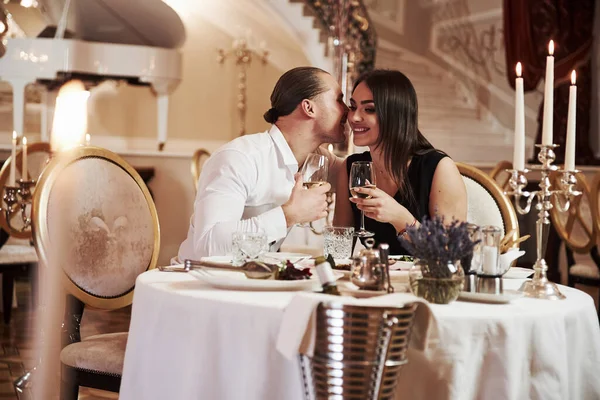 Laten Het Geheim Houden Mooi Koppel Hebben Romantisch Diner Luxe — Stockfoto