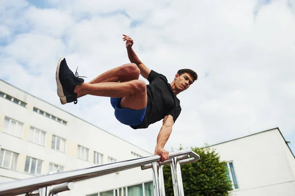 Silver Colored Railings Young Sports Man Doing Parkour City Sunny — Stock Photo, Image