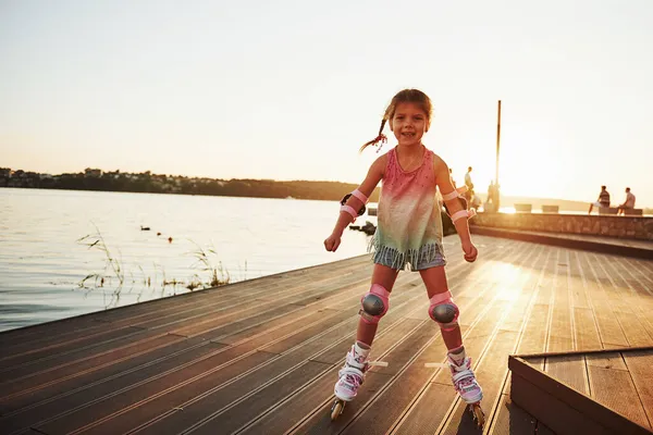 Happy Cute Kid Riding Her Roller Skates Summertime Leisure Weekends — Stock Photo, Image