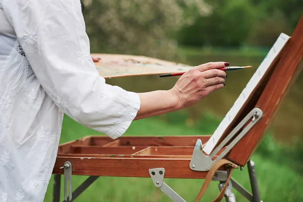 Particle View Adult Female Painter Working Paint Outdoors — Stock Photo, Image