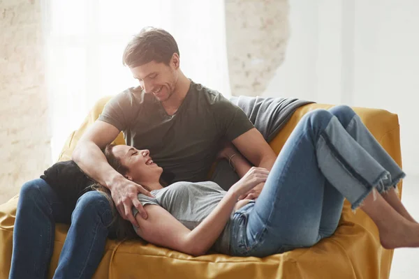 Beautiful Sunlight Comes Widnow Happy Couple Relaxing Yellow Sofa Living — Stock Photo, Image