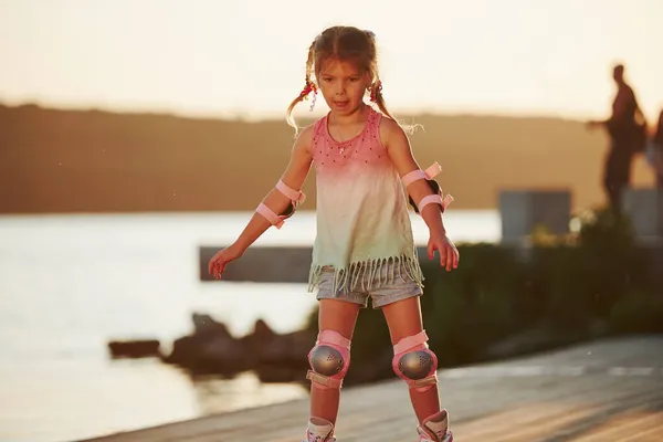 Happy Cute Kid Riding Her Roller Skates Unbelievable Sunlight — Stock Photo, Image