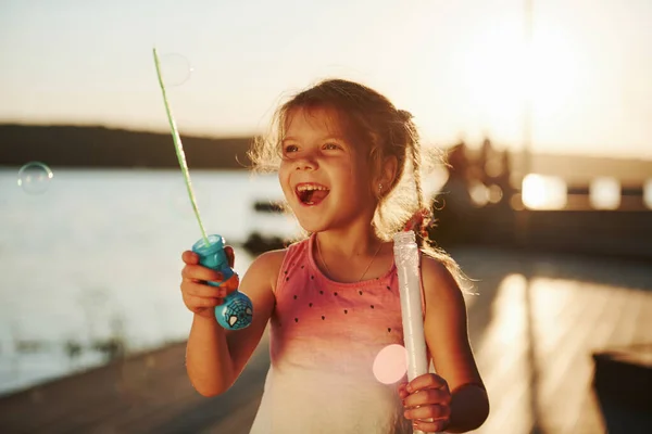 Amazing Sunlight Happy Little Girl Playing Bubbles Lake Park — Stock Photo, Image