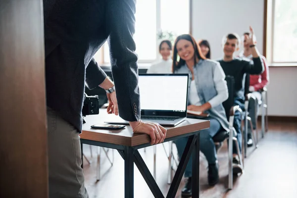 Man Have Question Hand Raised Group People Business Conference Modern — Stock Photo, Image