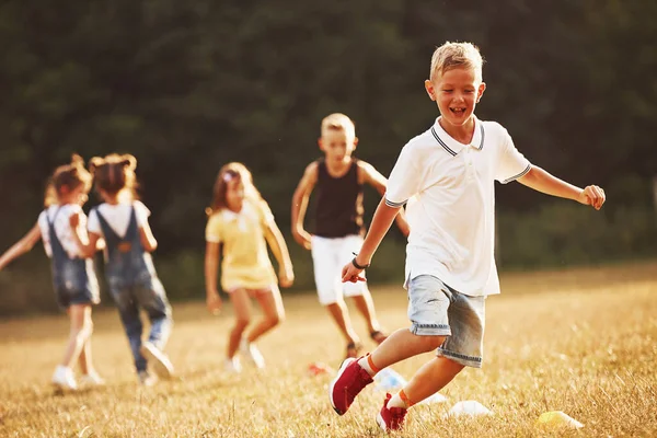 Obstacles Kids Running Field Sunny Day Conception Healthy Lifestyle — Stock Photo, Image