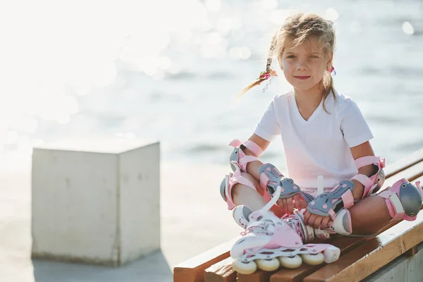 Cute Little Girl Roller Skates Outdoors Lake Background — Stock Photo, Image