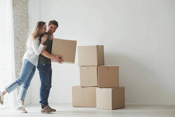 Muchos Los Artículos Familia Mudado Una Casa Nueva Desempaquetar Cajas — Foto de Stock