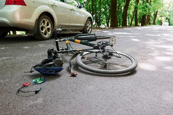 Damaged Equipment Bicycle Silver Colored Car Accident Road Forest Daytime — 图库照片