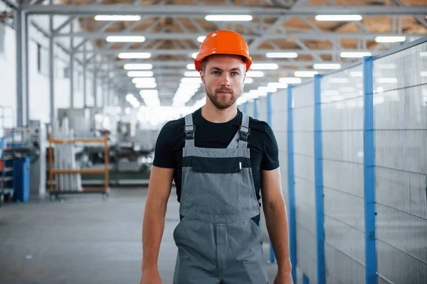 Wir Machen Weiter Industriearbeiter Einer Fabrik Junger Techniker Mit Orangefarbenem — Stockfoto