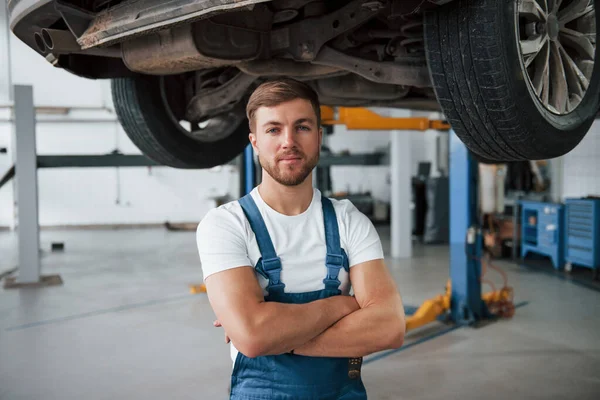 Siempre Alegra Verte Nuestro Garaje Empleado Uniforme Color Azul Trabaja — Foto de Stock