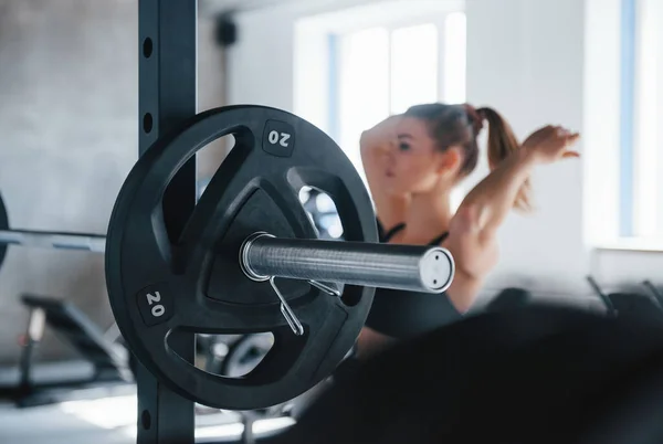 Tocando Pelo Foto Hermosa Mujer Rubia Gimnasio Fin Semana — Foto de Stock