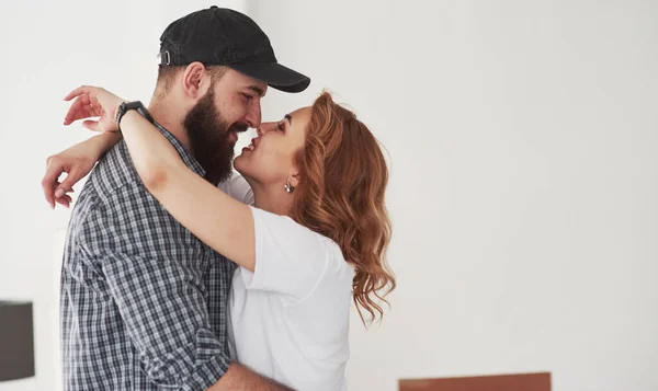 Kissing Each Other Happy Couple Together New House Conception Moving — Stock Photo, Image