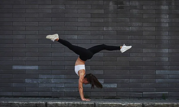 Doing Crazy Parkour Athletic Stunts Young Sportive Brunette Slim Body — Stock Photo, Image