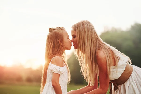 Blurred Background Mother Daughter Enjoying Weekend Together Walking Outdoors Field — Stock Photo, Image