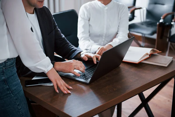 Gehakte Foto Zakenmensen Managers Werken Aan Hun Nieuwe Project Klas — Stockfoto