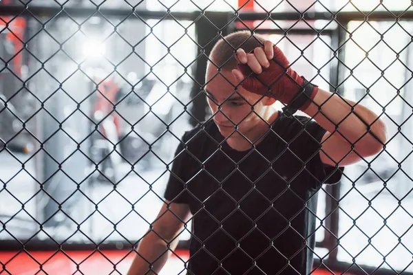 Eine Pause Einlegen Sportler Boxring Haben Übung Den Zaun Gelehnt — Stockfoto