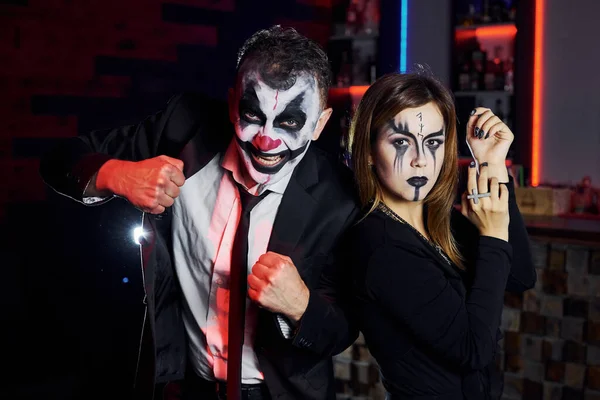 Amigos Está Festa Halloween Temática Maquiagem Assustadora Trajes — Fotografia de Stock