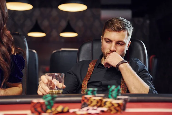 Elegant Young Man Glass Alcohol Sits Casino Plays Poker Game — Stockfoto