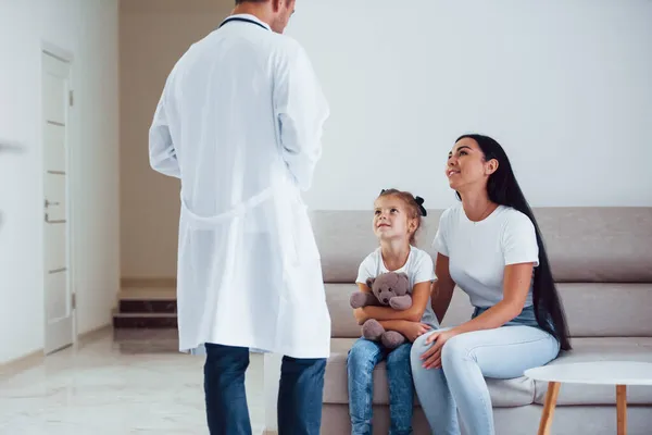 Mother Her Cute Daughter Visiting Clinic Listening Doctor — Stock Photo, Image