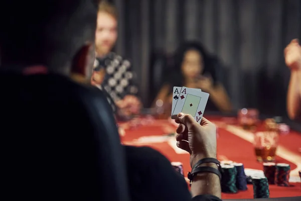 Guy Have Pair Aces Group Elegant Young People Playing Poker — Stockfoto