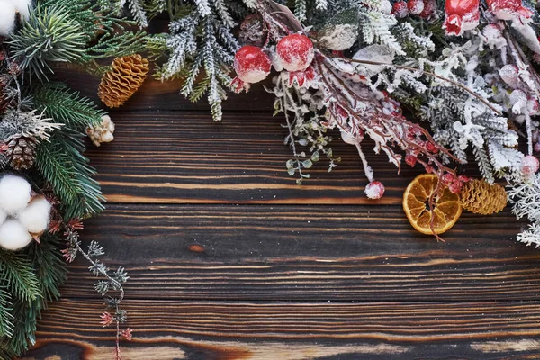 Grüne Tannenzweige Blick Von Oben Auf Weihnachtliche Festumrahmung Mit Neujahrsdekoration — Stockfoto