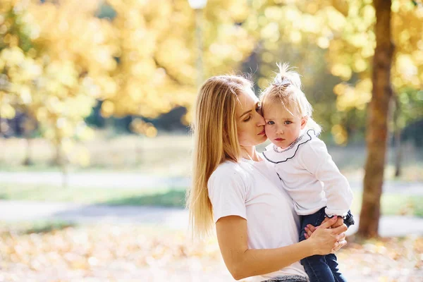 Portrait Mother Holds Her Little Daughter Autumn Park — Stock Photo, Image