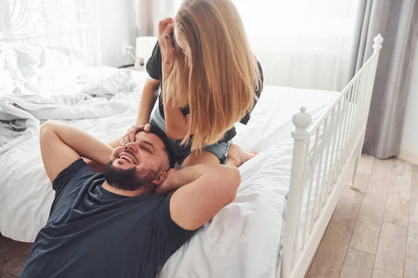 Young Married Couple Have Leisure Together Bedroom Daytime — Stock Photo, Image