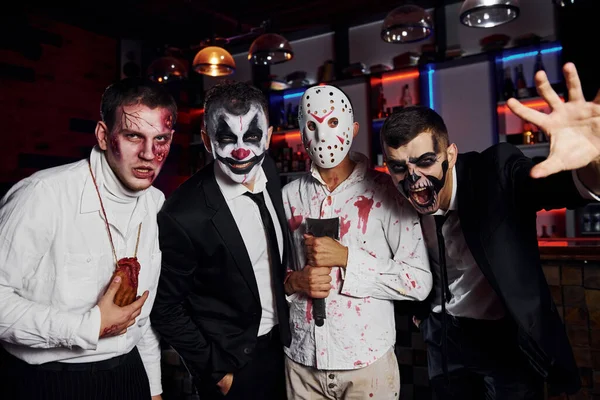 Amigos Está Festa Halloween Temática Maquiagem Assustadora Trajes — Fotografia de Stock